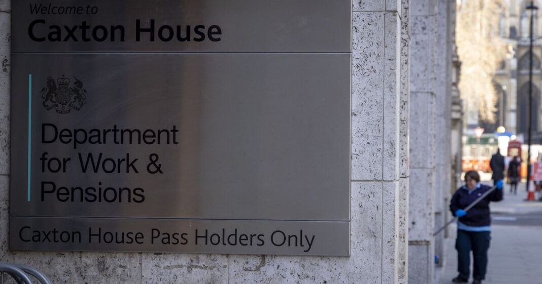 UK households may get DWP support worth £2,785 before Christmas | Personal Finance | Finance