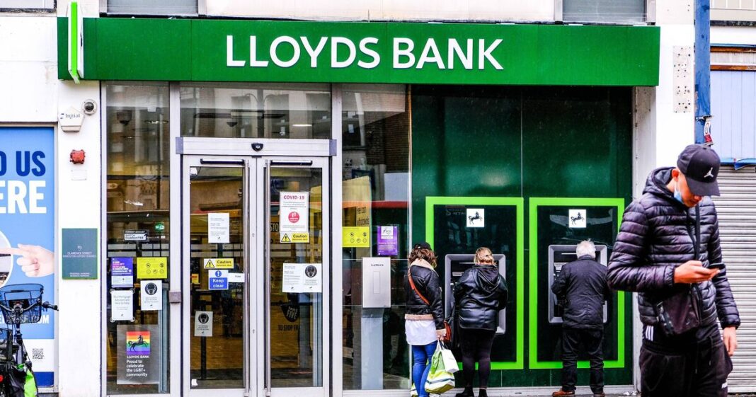 Lloyds and NatWest among 6 banks offering up to £200 free cash in switching deals | Personal Finance | Finance