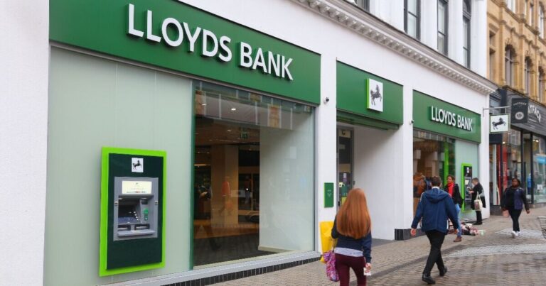 Lloyds makes huge £300 update affecting 30,000 UK locations | Personal Finance | Finance