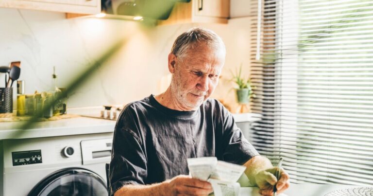 HMRC warning to pension savers over lump sum withdrawals | Personal Finance | Finance
