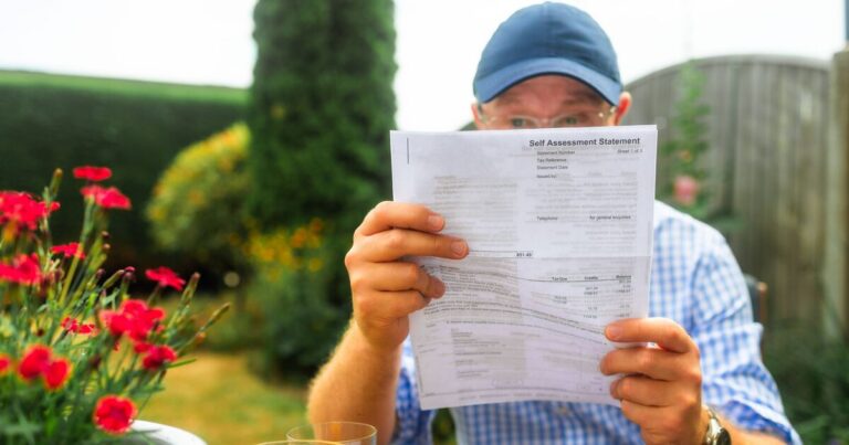 HMRC October ‘double deadline’ as accountant warns over ‘instant £100 fine’ | Personal Finance | Finance