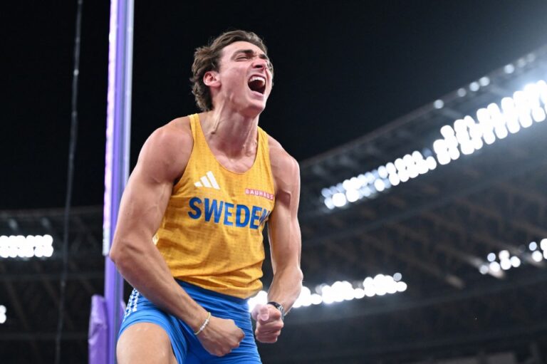 Mondo Duplantis instantly banks $100,000 as he breaks world record for astonishing 14th time