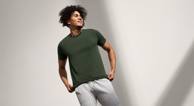 8 Best T-Shirts For Tall Guys – Long Tees For 2025
