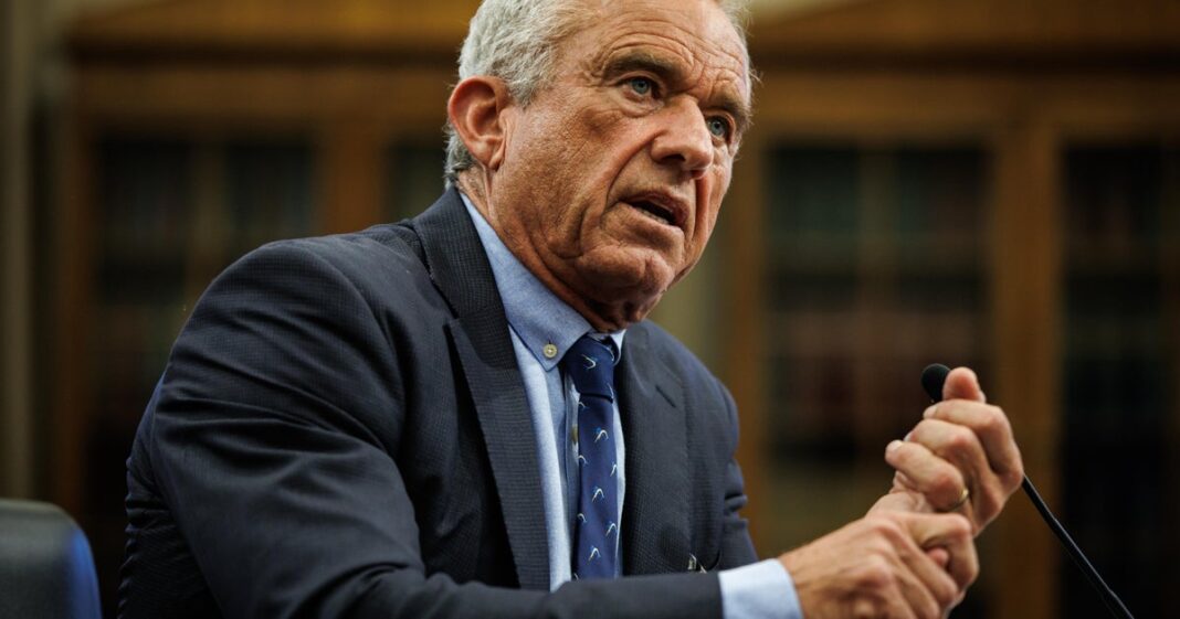 Over 1,000 HHS staffers call on Trump to fire RFK Jr. for “endangering the nation’s health”