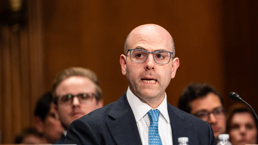 Trump’s Fed Pick Stephen Miran Commits to Central Bank Independence