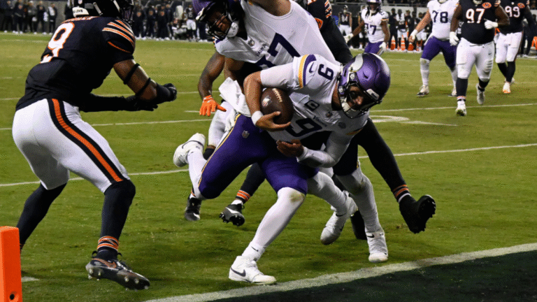Sunday Night Football prediction, odds, spread, line: Falcons vs. Vikings picks from top expert on 63-32 run