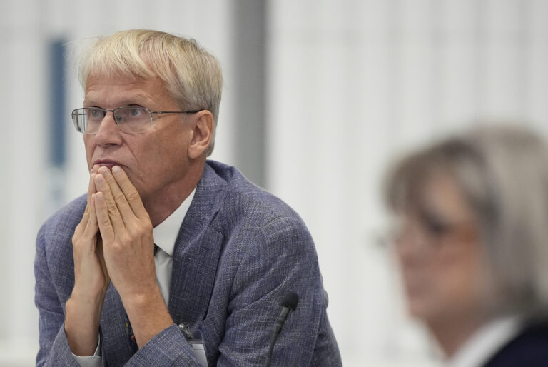 CDC vaccine advisers: Remove blanket recommendation for Covid-19 shot for older Americans