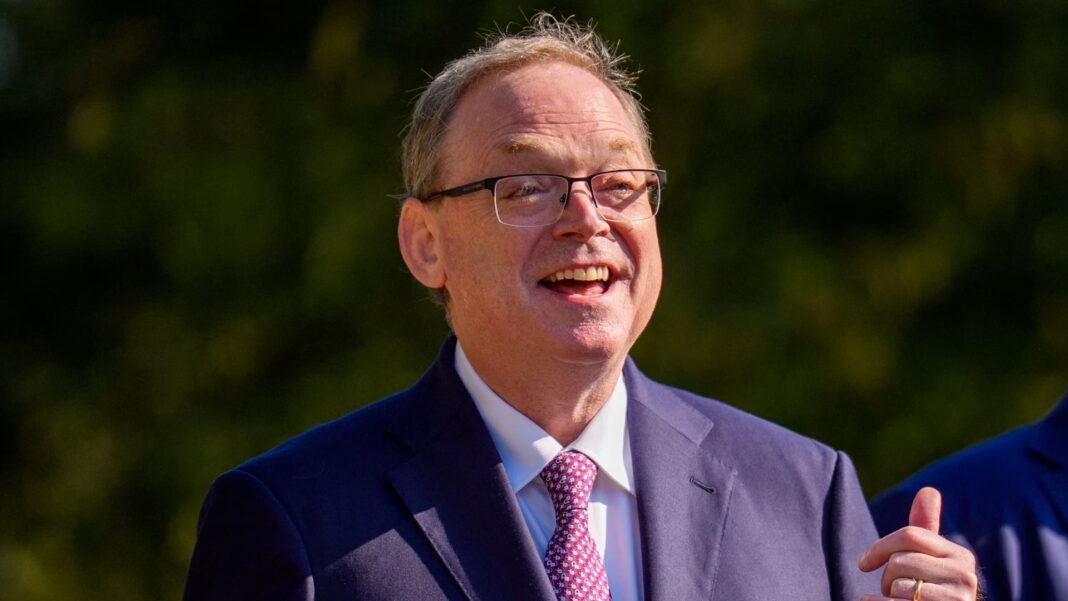 Hassett links Trump layoff threat to next funding vote