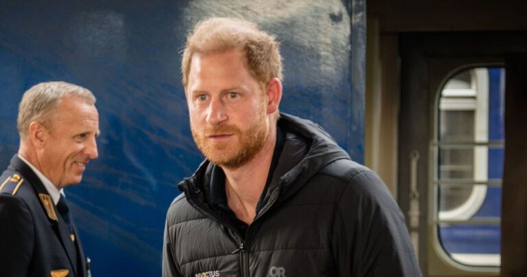 Royal Family: Prince Harry ‘can’t help himself’, says insider | Royal | News