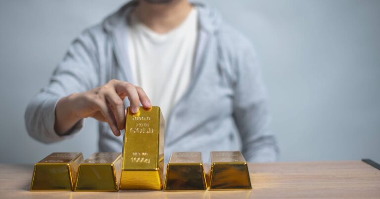 Gold prices surge as investors in ‘full-blown panic’ | World | News