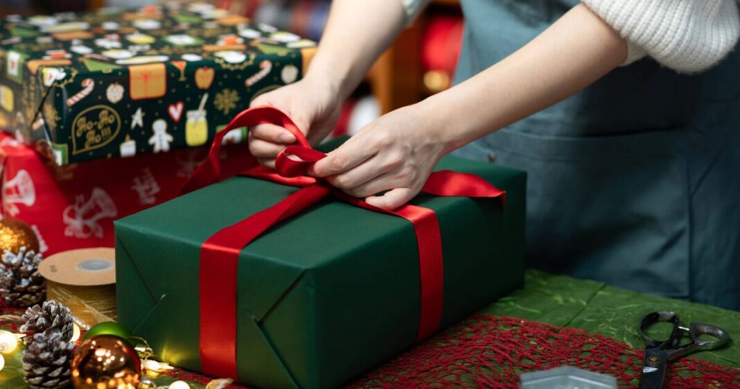 Shoppers may save ‘£120’ by buying Christmas gifts at specific time | UK | News