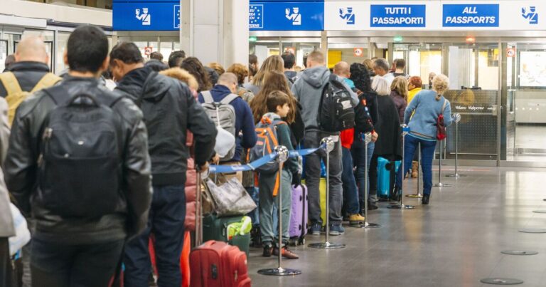 France backs down on rule change for UK tourists | World | News