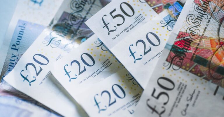 ‘Best’ bank account offers free £1,200 to 1 group of savers | Personal Finance | Finance