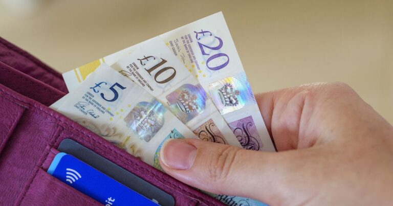 Major bank offering £400 to switch before Christmas – how to claim | Personal Finance | Finance