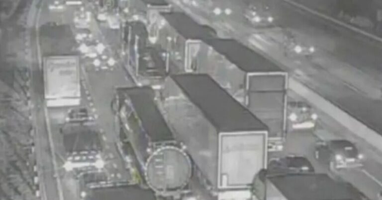 M1 traffic: Major motorway shut down after horror crash sparks 4 | UK | News