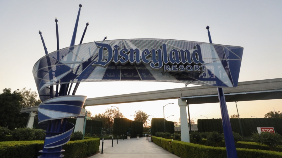 Disneyland-GettyImages-1277693269-900x506.jpg