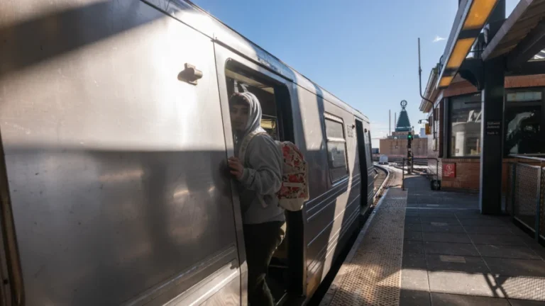 2 Teenagers Found Dead in Brooklyn Subway Station