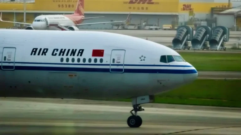 US Proposes Barring Chinese Airlines From Flying Over Russia on US Routes