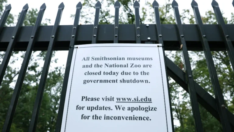 Smithsonian Museums, National Zoo Close Doors as Government Shutdown Continues