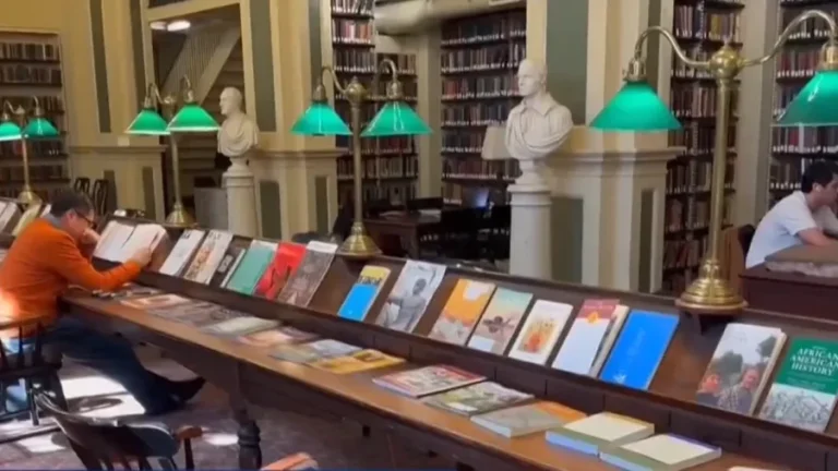 Inside Boston’s Timeless Athenaeum | NTD