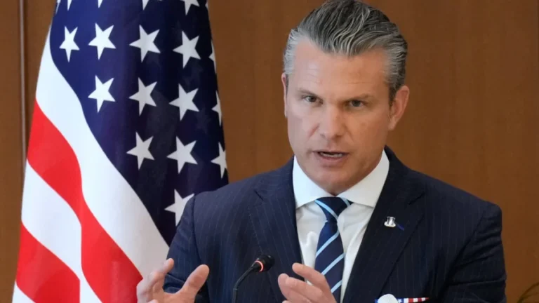 Hegseth Meets Philippine, Indonesian, Chinese Counterparts at ASEAN