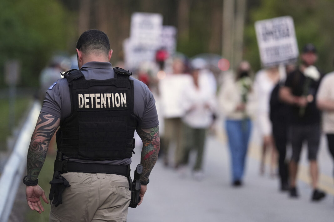 immigration-detention-centers-84000.jpg