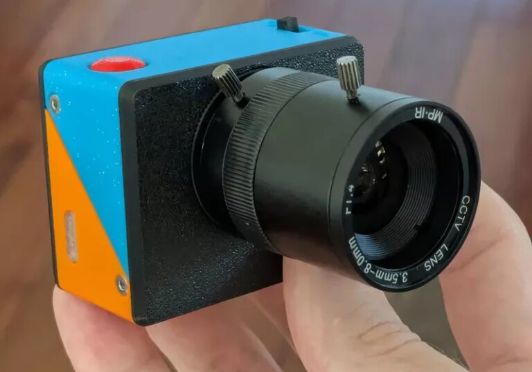 Hobbyist builds lo-fi camera using a disassembled optical mouse