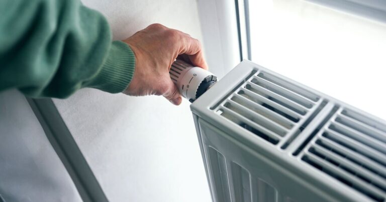 HMRC update on rules for pensioners who must pay £300 winter fuel back | Personal Finance | Finance