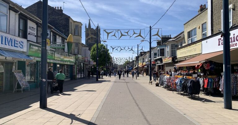 Major high street chain dubbed ‘best clothes shop’ closing store in UK seaside town | UK | News