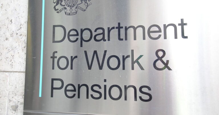 People on benefits handed £312 boost on Wednesday | Personal Finance | Finance
