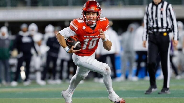 Hawaii vs. UNLV prediction, odds, line: Friday college football picks from proven model