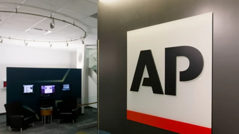 US Court Weighs Whether Trump Can Ban Associated Press From Oval Office
