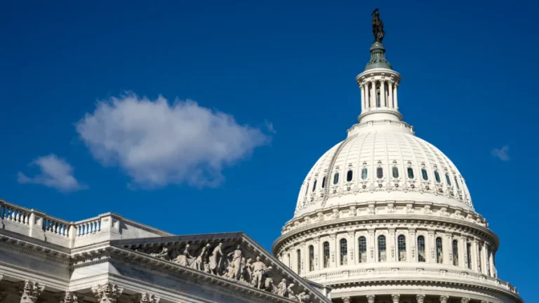 Senate on Verge of Advancing Bill to End Federal Shutdown
