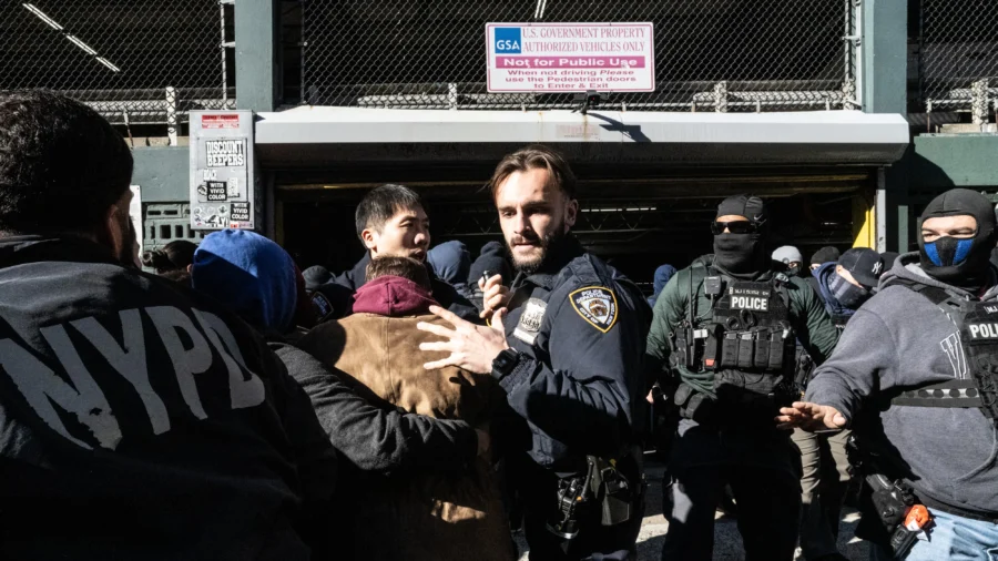 Anti-ICE Protesters Clash With Police in NYC