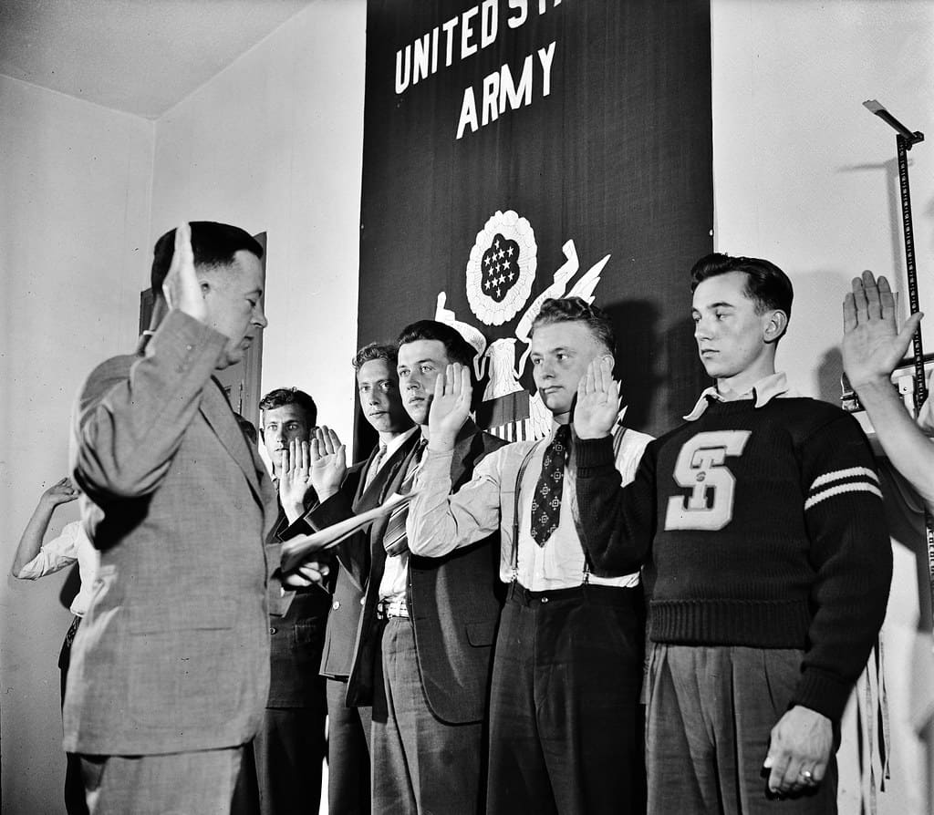 1940s Men’s Fashion: What Guys Wore and How They Styled Clothes