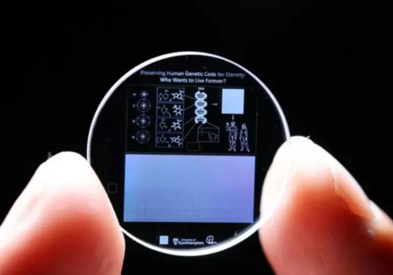 This 5D "memory crystal" glass storage could preserve data for 13.8 billion years