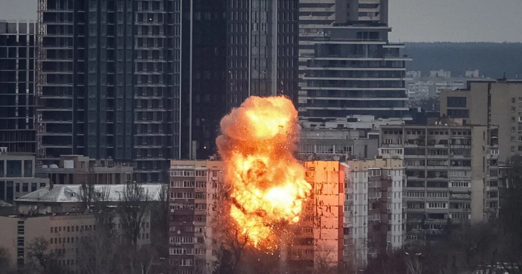 Russian strikes on Kyiv kill 1, wound dozens ahead of Trump-Zelenskyy meeting