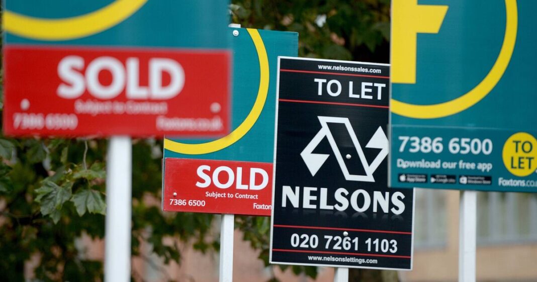 UK house prices stagnate in November – and 3 regions see drop | Personal Finance | Finance