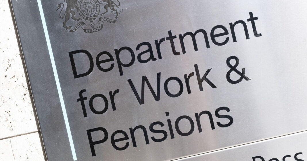 Warning as thousands face DWP bills over 1p rule for earnings | Personal Finance | Finance