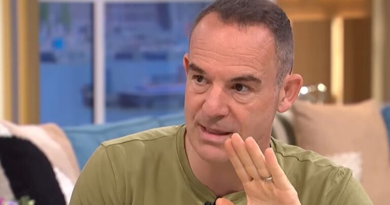 Martin Lewis tells iphone and android users ‘type 5 digit code in now’ | Personal Finance | Finance