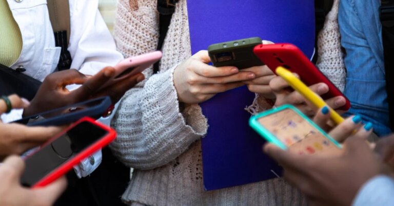 How parents can help teens develop healthy social media and phone habits
