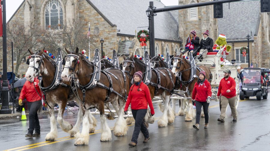 Quincy, Massachusetts, Hosts ‘City of Presidents’ Christmas Parade