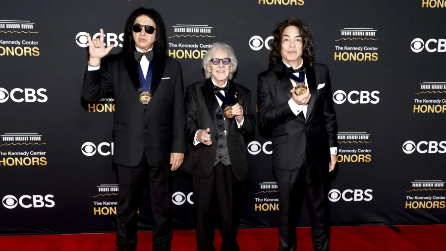 LIVE NOW: Stars Walk the Red Carpet Ahead of 2025 Kennedy Center Honors