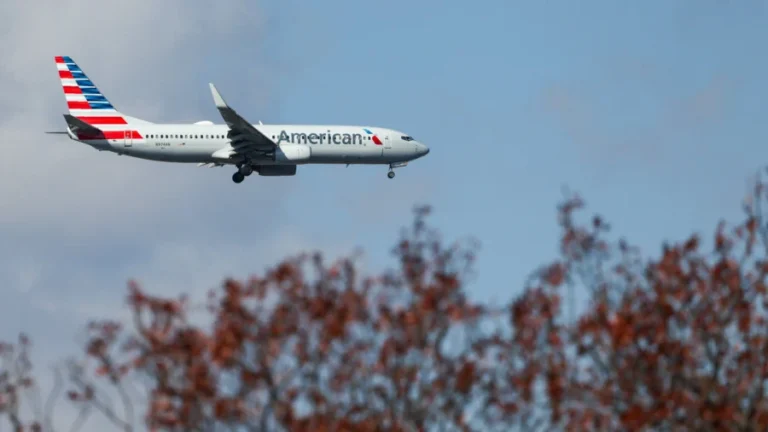 American Airlines Jet Lands Safely in Miami With Suspected Bullet Holes After Colombia Trip
