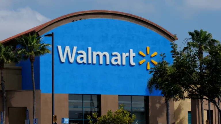 Here’s What Stores Are Open, and Which Ones Are Closed, on Christmas