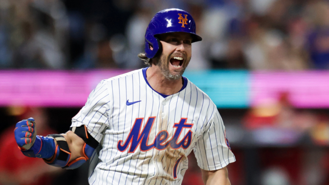 Jeff McNeil trade: Mets send veteran infielder to Athletics, per report