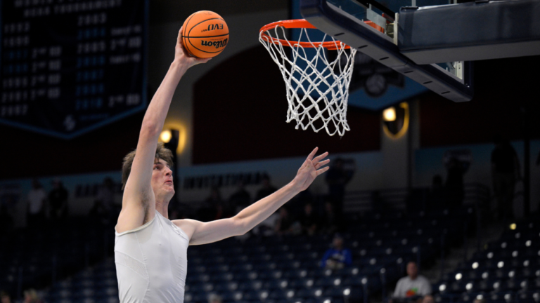 Olivier Rioux, Florida’s 7-foot-9 center, makes college basketball history with slam