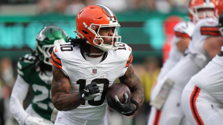 Week 14 NFL picks, score predictions, best bets today from self-learning AI
