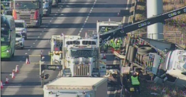 M1 traffic LIVE: Huge crash as overturned lorry sparks 3miles of chaos | UK | News