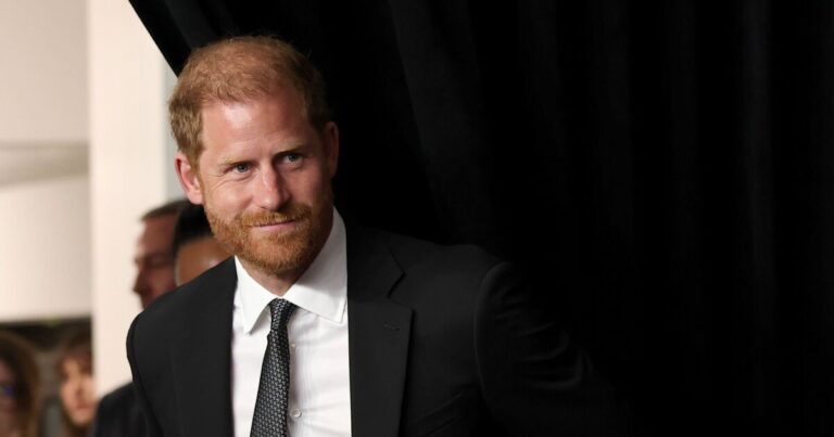 Royal Family: Prince Harry to end feud with bombshell question | Royal | News